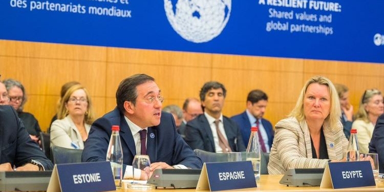 Albares: España ayudará a Ucrania a afrontar el “desastre humanitario” de la presa de Kajovka