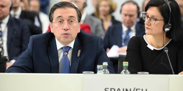 Albares denuncia, en presencia de Lavrov, la “agresión ilegal e injusta de Rusia a Ucrania”