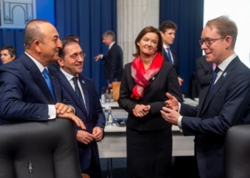 El ministro de Exteriores espera que China ayude a traer la paz y a “moderar a Putin”