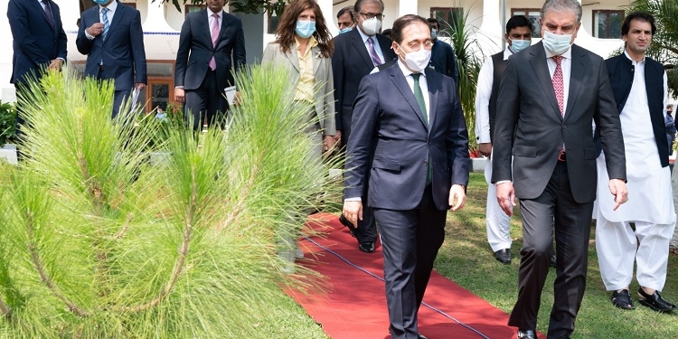 Albares viaja por sorpresa a Pakistán para abordar “un situ” la crisis afgana