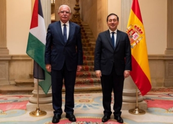 Albares reitera a su homólogo palestino el apoyo de España a la “solución de los dos Estados”