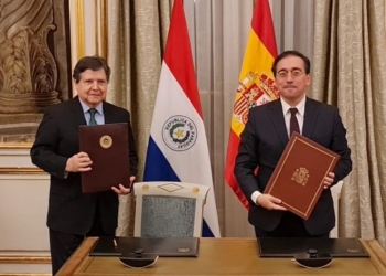 Albares recibe al canciller paraguayo en vísperas del viaje de cooperación de la Reina