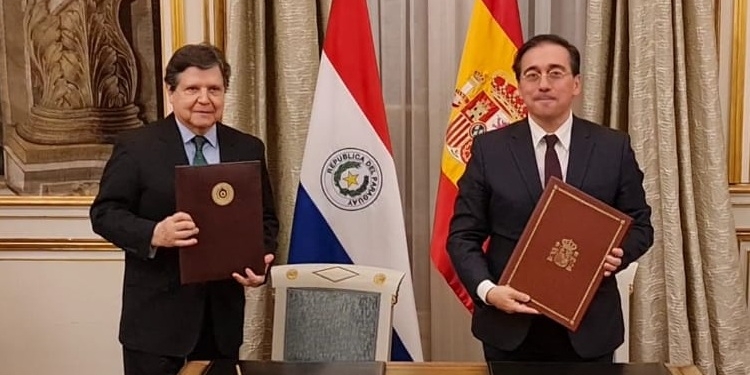 Albares recibe al canciller paraguayo en vísperas del viaje de cooperación de la Reina