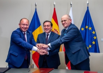 Albares anuncia que se ultima el convenio de doble nacionalidad con Rumanía