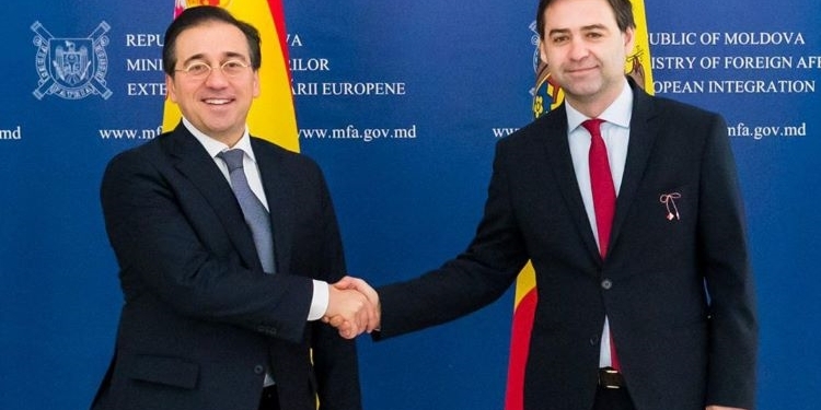 España se compromete a acoger a mil refugiados ucranianos huidos a Moldavia