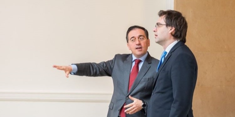 Albares anuncia a su homólogo moldavo que la antena en Chisináu se convertirá en Embajada