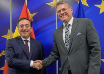 Albares, Cameron y Šefčovič dicen que el acuerdo sobre Gibraltar “está más cerca” pero “no hay un plazo”