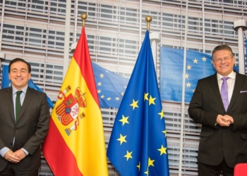 Albares se reúne con el negociador europeo del Brexit para “coordinar posiciones” sobre Gibraltar