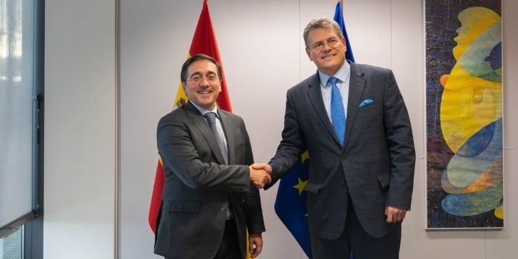 Albares pide a Bruselas que “intensifique” el ritmo de las negociaciones sobre Gibraltar