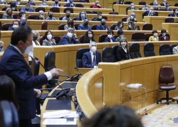 Albares asegura que el Gobierno “sigue trayendo” colaboradores afganos a España