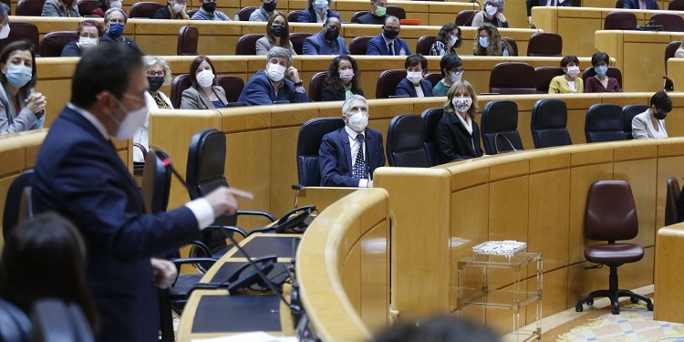 Albares asegura que el Gobierno “sigue trayendo” colaboradores afganos a España