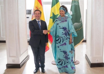 Albares y su homóloga de Senegal abordan un posible programa bilateral de migración circular