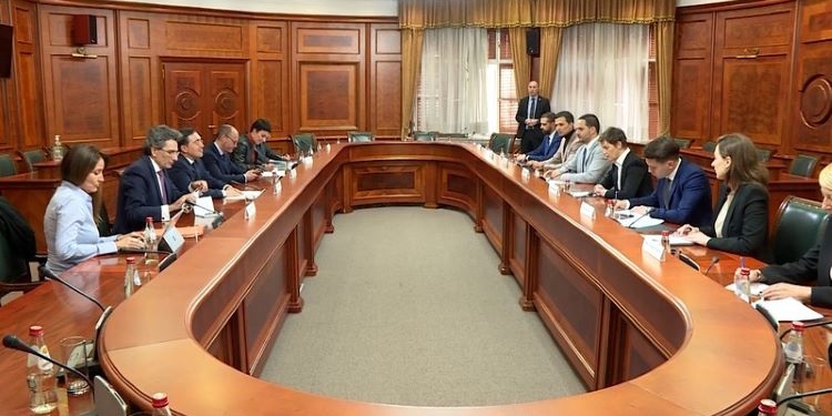 La primera ministra serbia asegura a Albares que Kosovo no cumple sus compromisos