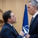 Albares conversa con Stoltenberg sobre Ucrania y el “inminente ingreso de Finlandia”