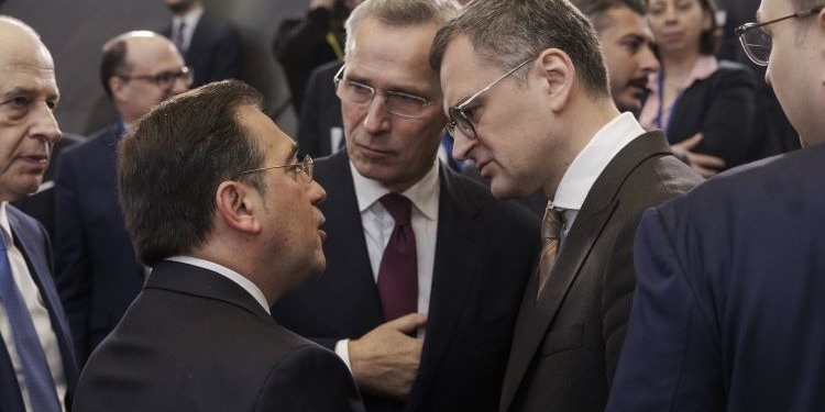 Albares aplaude el fondo de 100.000 millones de euros para Ucrania propuesto por Stoltenberg