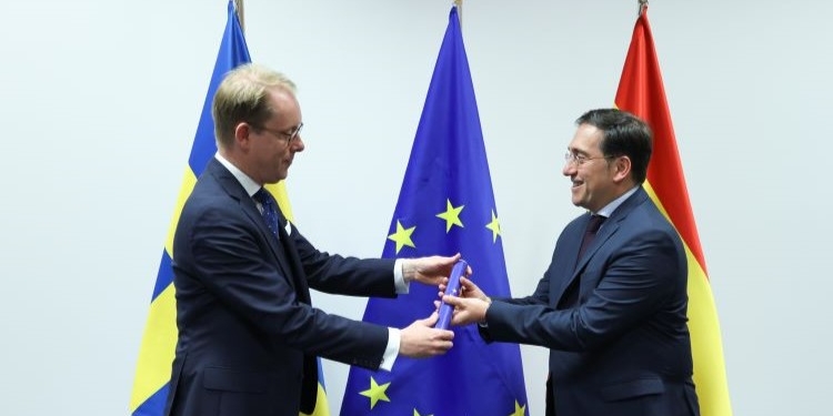 Albares aprecia “brechas muy profundas” en la aparente “solidez monolítica interna rusa”