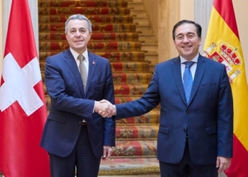 Albares analiza con Cassis el acercamiento de Suiza a la UE durante la Presidencia española