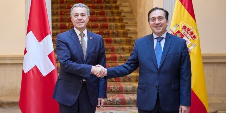 Albares analiza con Cassis el acercamiento de Suiza a la UE durante la Presidencia española