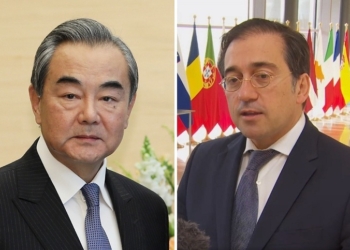 Albares defiende ante su homólogo chino un “diálogo abierto y honesto” sobre DDHH