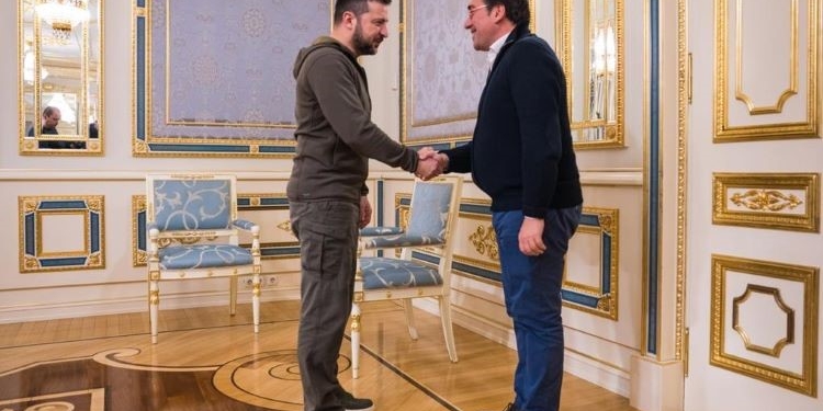 Zelenski pide a Albares que España tome la iniciativa en la reconstrucción de Ucrania