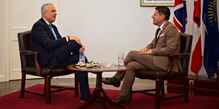 El alcalde de San Roque y diputado del PSOE por Cádiz acude a Gibraltar para reunirse con Picardo
