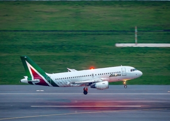 El Gobierno prohíbe todos los vuelos directos desde Italia a España por el coronavirus