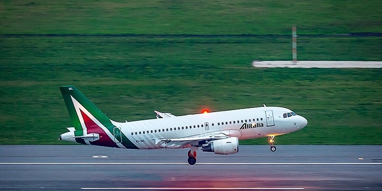 El Gobierno prohíbe todos los vuelos directos desde Italia a España por el coronavirus