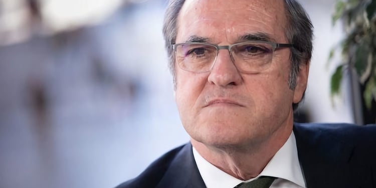 El Defensor del Pueblo reprocha a Exteriores que no responda a las quejas sobre el Consulado en Londres