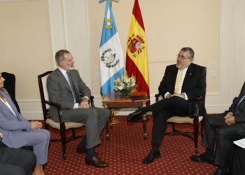 El Rey transmite a Arévalo el compromiso de España de mantener su cooperación con Guatemala