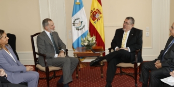 El Rey transmite a Arévalo el compromiso de España de mantener su cooperación con Guatemala