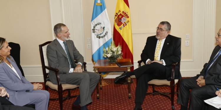 El Rey transmite a Arévalo el compromiso de España de mantener su cooperación con Guatemala