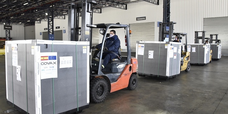 Argentina recibe más de 840.000 nuevas vacunas donadas por España a través de COVAX