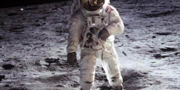 La frase de Armstrong se escuchó por primera vez en España, antes que en Houston