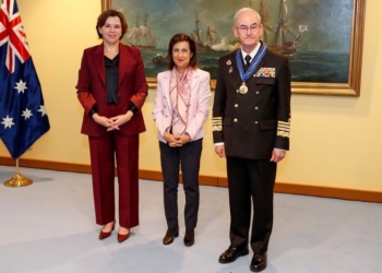 El jefe de Estado Mayor de la Defensa, Teodoro López Calderón, recibe la Orden de Australia