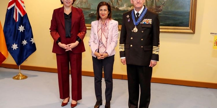 El jefe de Estado Mayor de la Defensa, Teodoro López Calderón, recibe la Orden de Australia