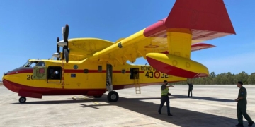 España envía un avión a Grecia para ayudar a sofocar los incendios