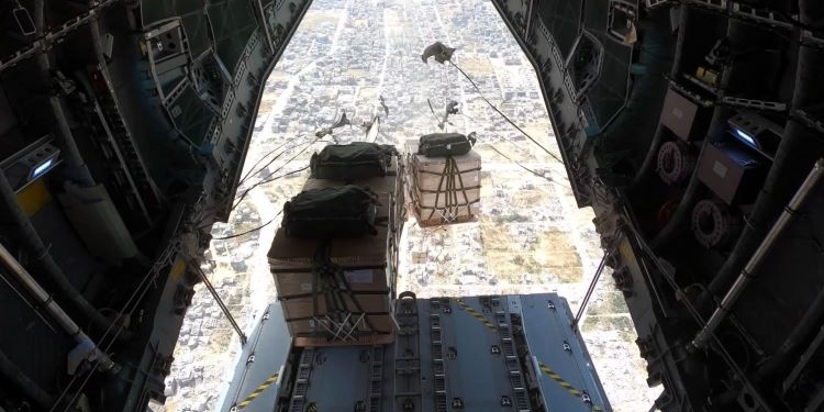 España y Jordania coordinan el lanzamiento aéreo de 26 toneladas de alimentos a Gaza