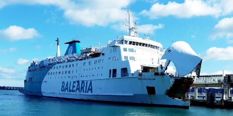 La Embajada en Rabat fleta un ferry para los turistas españoles atrapados en Marruecos