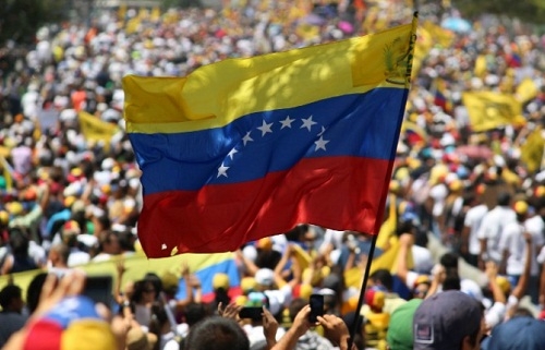 España insta a Venezuela a restablecer el Parlamento y fijar un calendario electoral