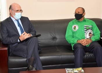 El partido político de Obiang marca su territorio ante el nuevo embajador de España