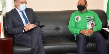 El partido político de Obiang marca su territorio ante el nuevo embajador de España