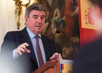 La AEB ficha como asesor al ex embajador en Londres Carlos Bastarreche