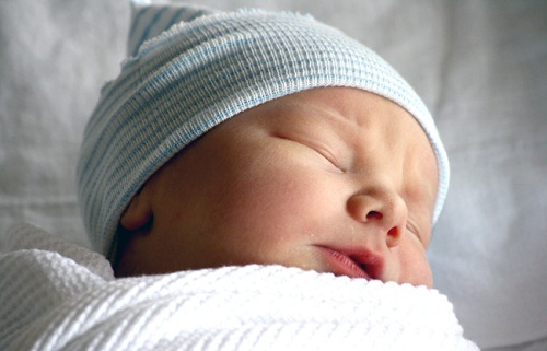 La natalidad sigue cayendo en España y el 20% corresponde a madres extranjeras