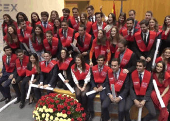 Trescientos becarios se incorporan a las prácticas en la red exterior del ICEX