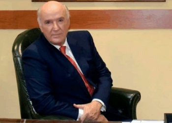 El exembajador peruano García Belaunde recibe la Gran Cruz de la Orden del Mérito Civil