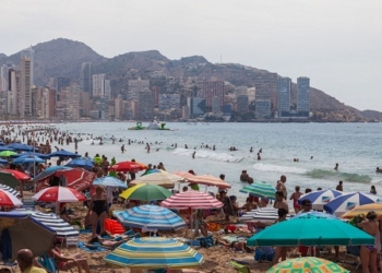 Los españoles gastan en vacaciones mucho menos que la media europea