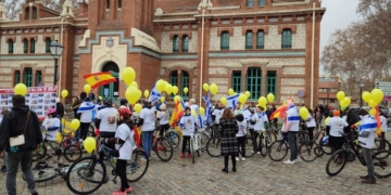 Medio millar de ciclistas pedalean en Madrid y Barcelona para exigir a Hamas que libere a los rehenes