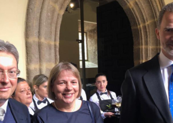 Biever (izqda), junto a Felipe VI