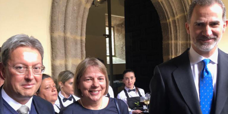 Biever (izqda), junto a Felipe VI