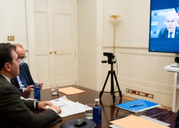 El senador de EE UU Bob Menéndez reclama a Albares más contundencia con Cuba y Venezuela